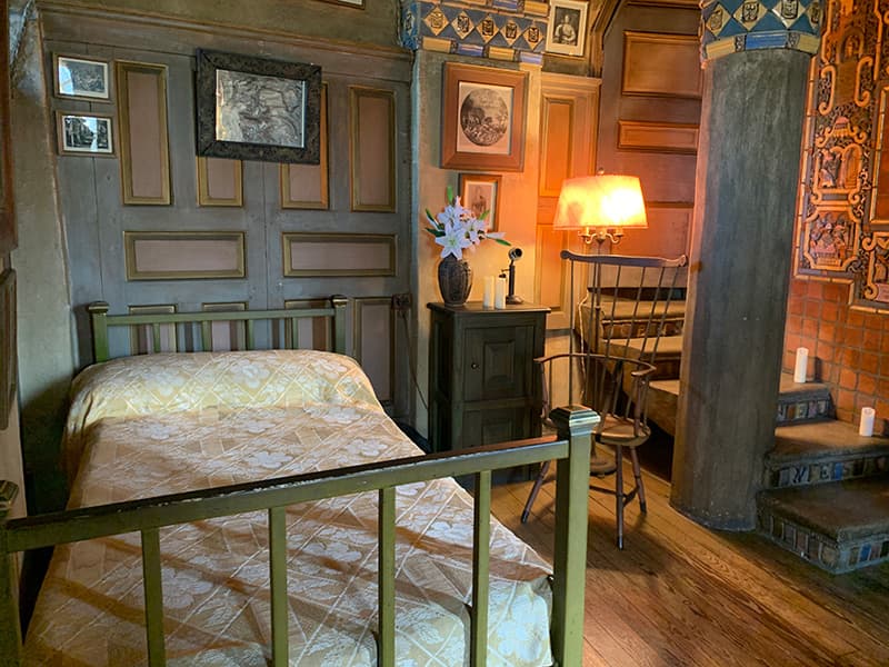 bedroom in Fonthill Castle