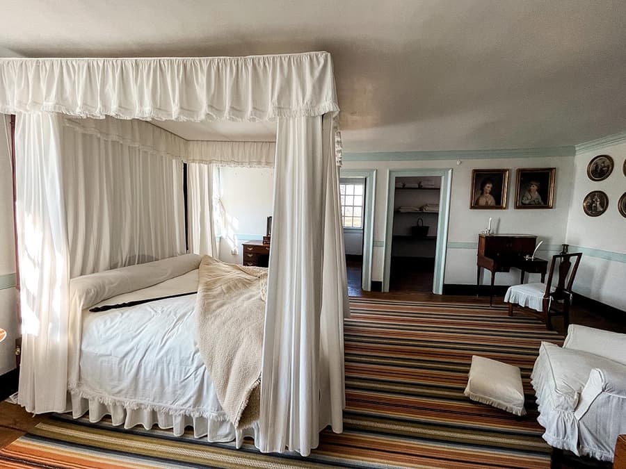 George Washington's bed