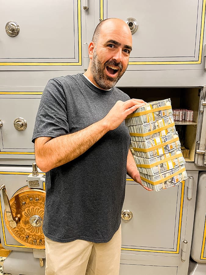 Mark holding money in Arkansas Capitol