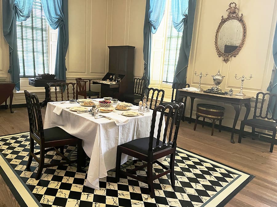 govenor's palace dining room