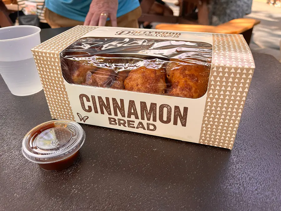 cinnamon bread Dollywood