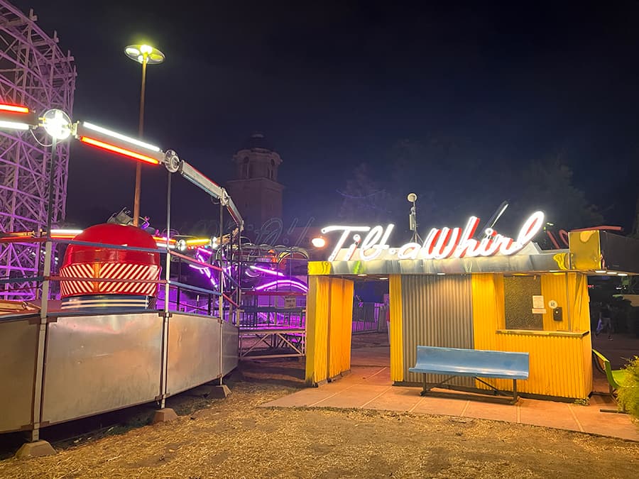 tilt a whirl Lakeside Amusement Park