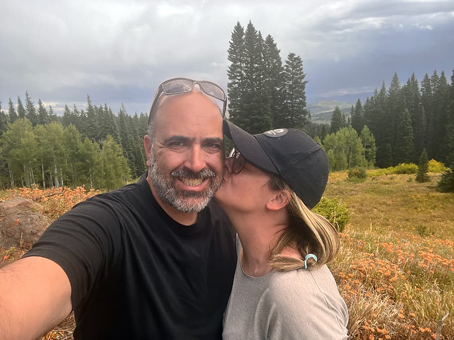 kissing selfie